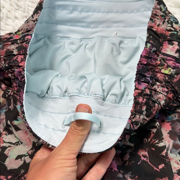 Lululemon Track That Mid-Rise Lined Short 5" Stencil Blossom Red Multi - Picture 2 of 6